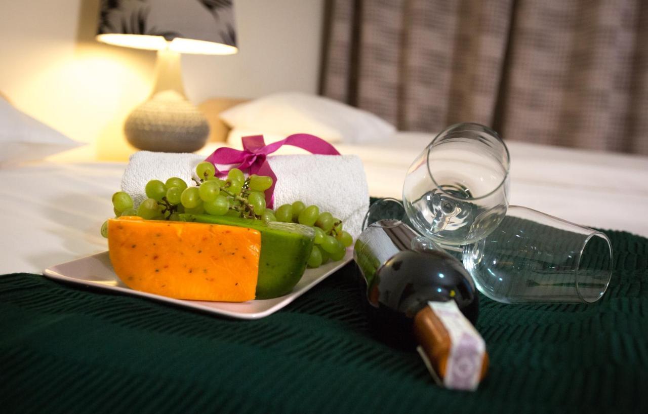 Pcd Aparthotel Wola Варшава Екстериор снимка