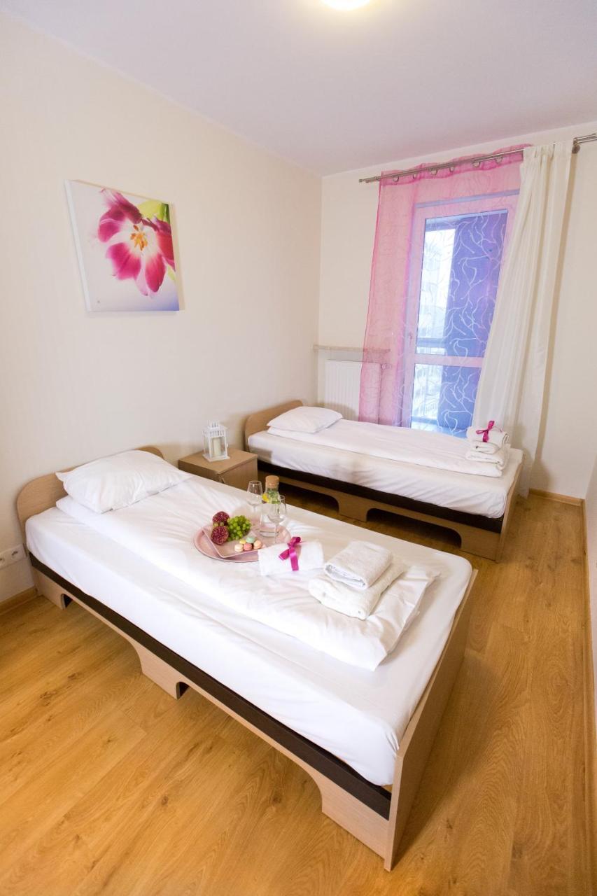 Pcd Aparthotel Wola Варшава Екстериор снимка
