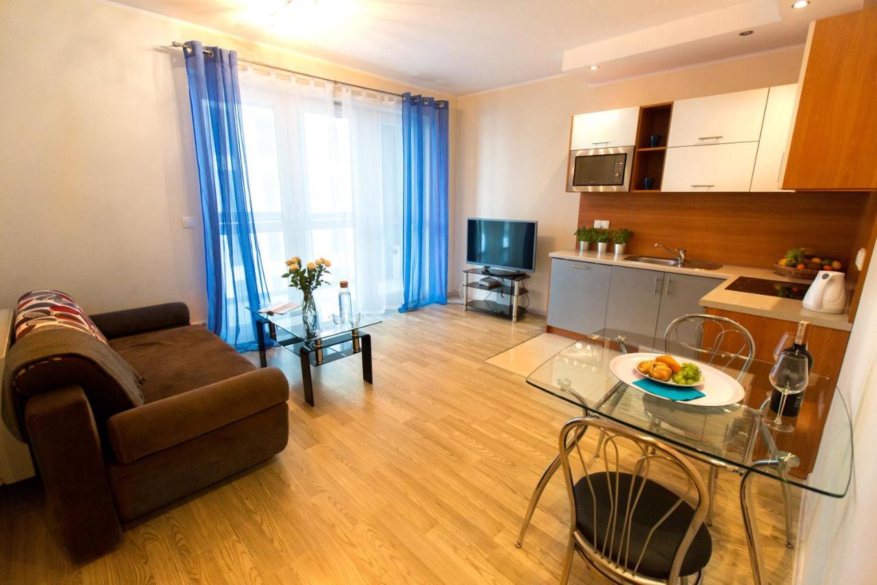 Pcd Aparthotel Wola Варшава Екстериор снимка