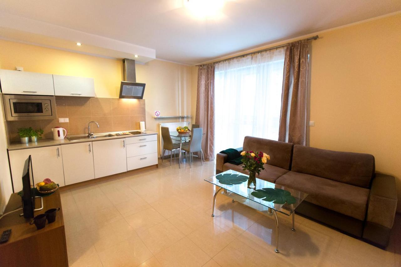 Pcd Aparthotel Wola Варшава Екстериор снимка