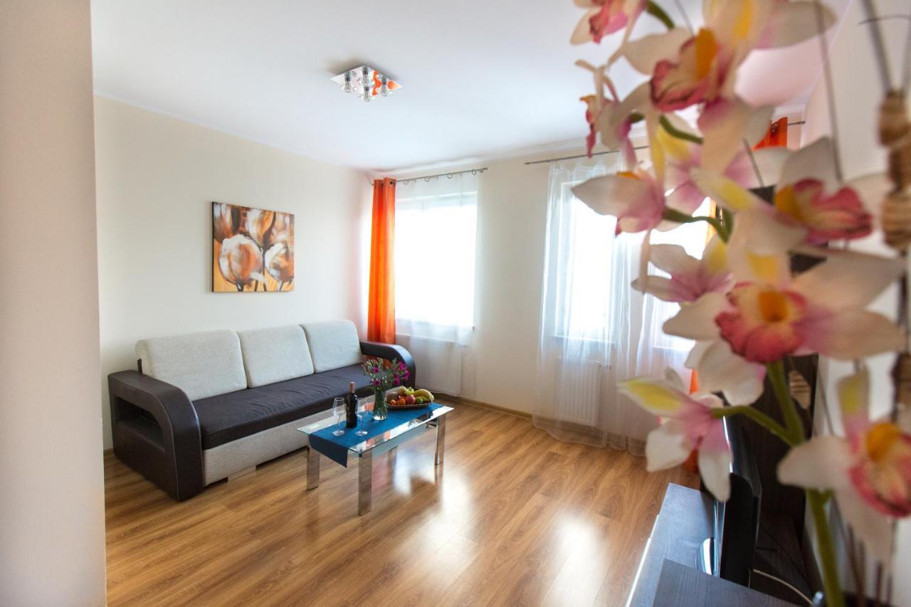 Pcd Aparthotel Wola Варшава Екстериор снимка