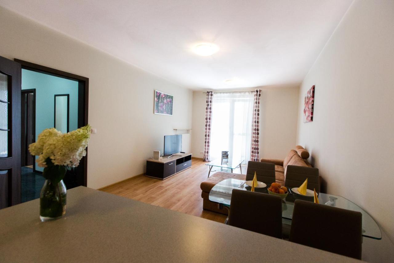 Pcd Aparthotel Wola Варшава Екстериор снимка